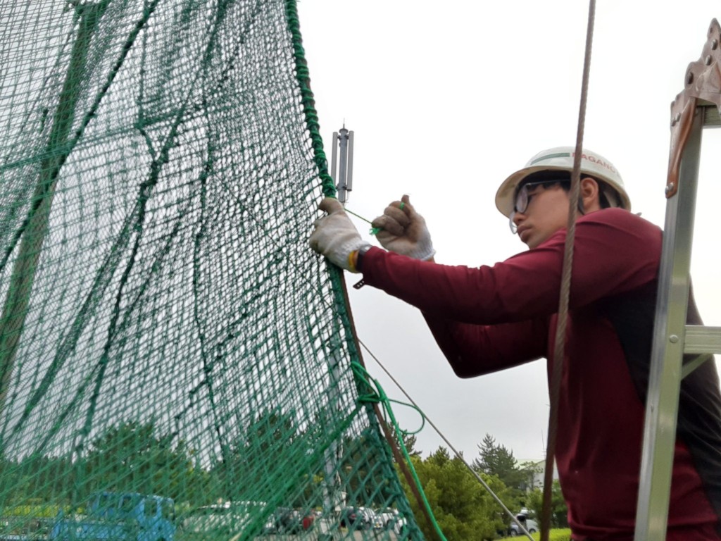 正面ネット一部張替工事