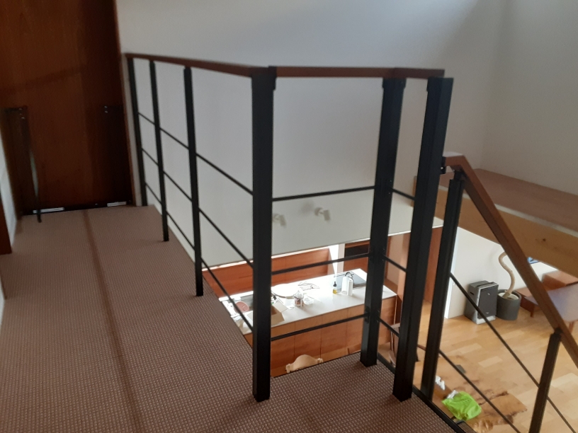 階段落下防止ネット設置工事