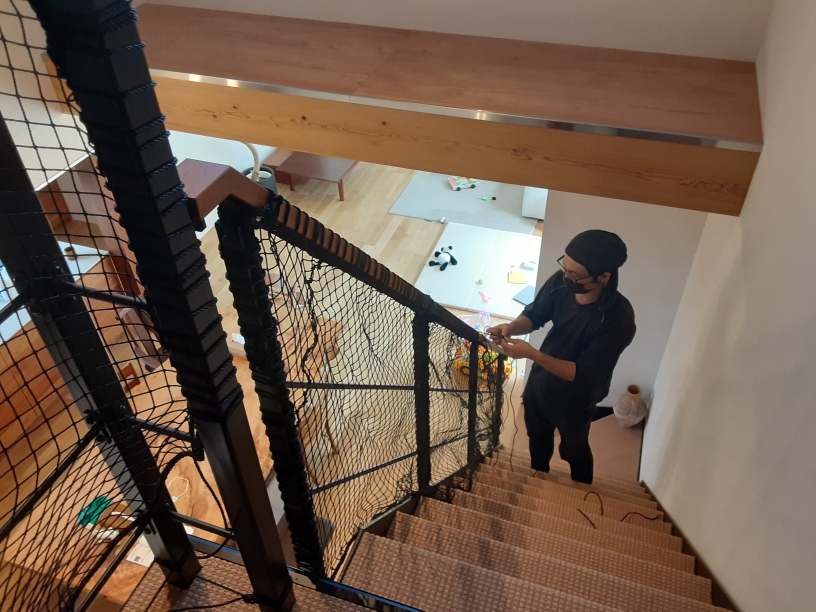 階段落下防止ネット設置工事