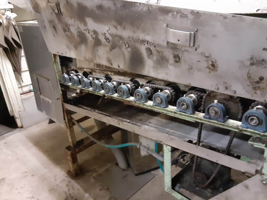 ボール洗浄機ブラシ交換工事