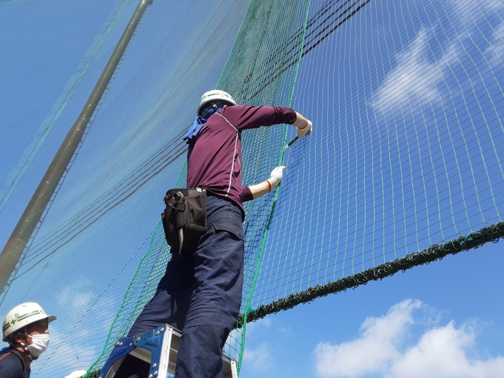 グラウンド防球ネット補修工事
