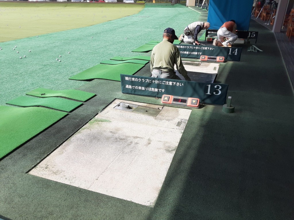練習場打席嵩上げ工事