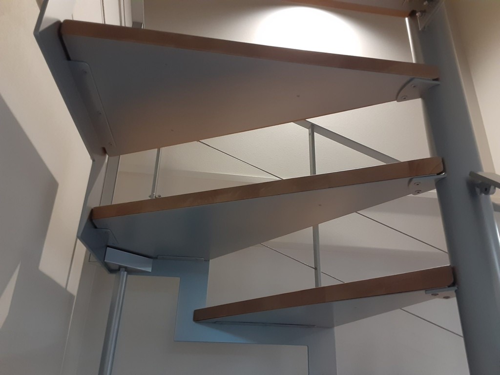 階段落下防止ネット設置工事