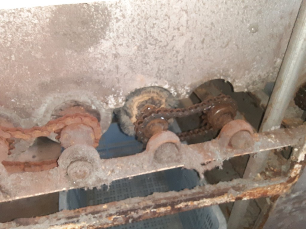 ボール洗浄機ブラシ交換工事