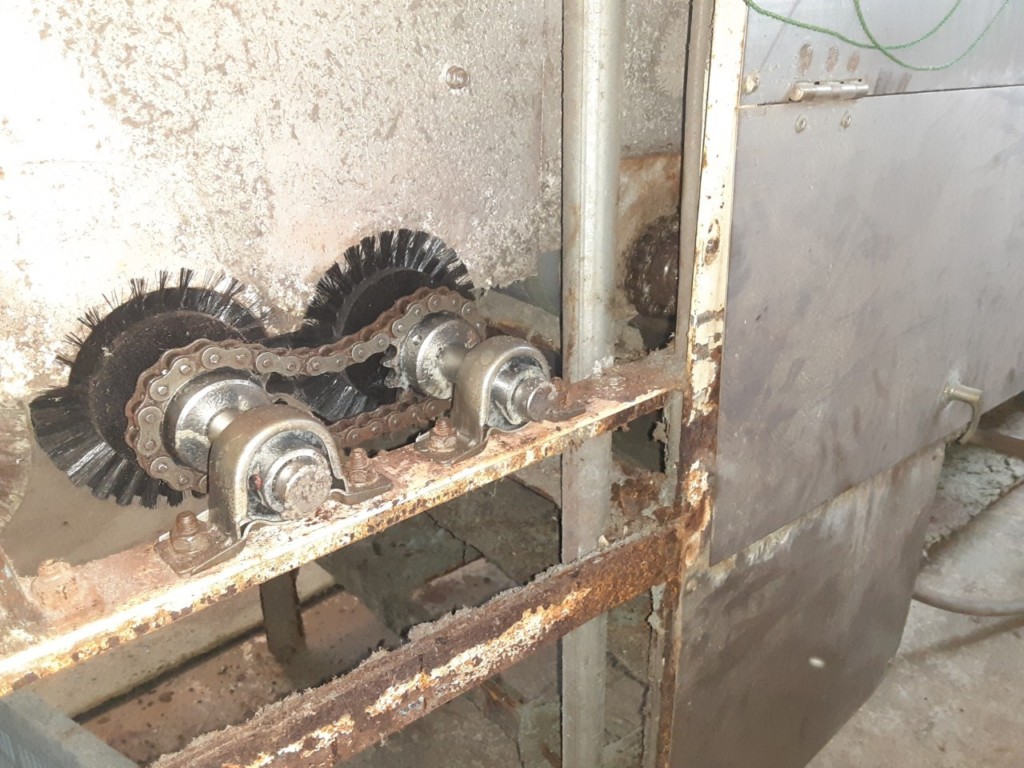 ボール洗浄機ブラシ交換工事