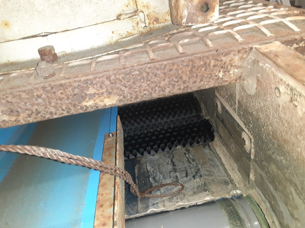 ボール洗浄機ブラシ交換工事