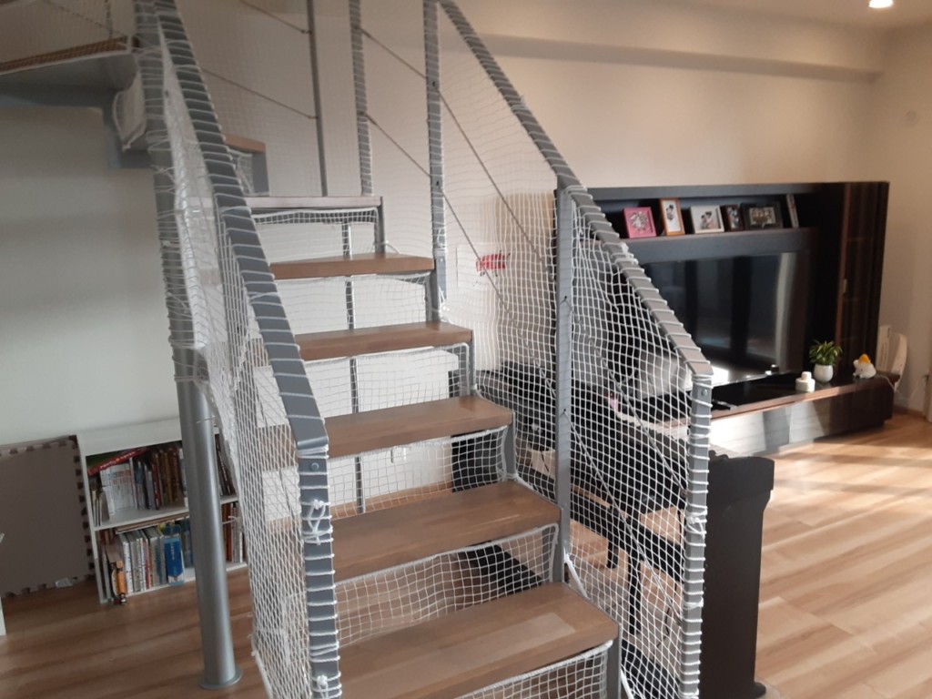 階段落下防止ネット設置工事