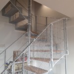 階段落下防止ネット設置工事