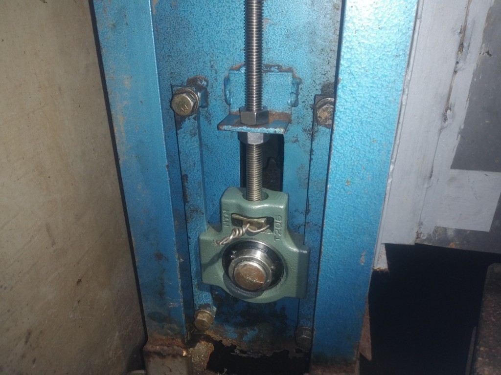 縦コンベアーベアリング交換工事