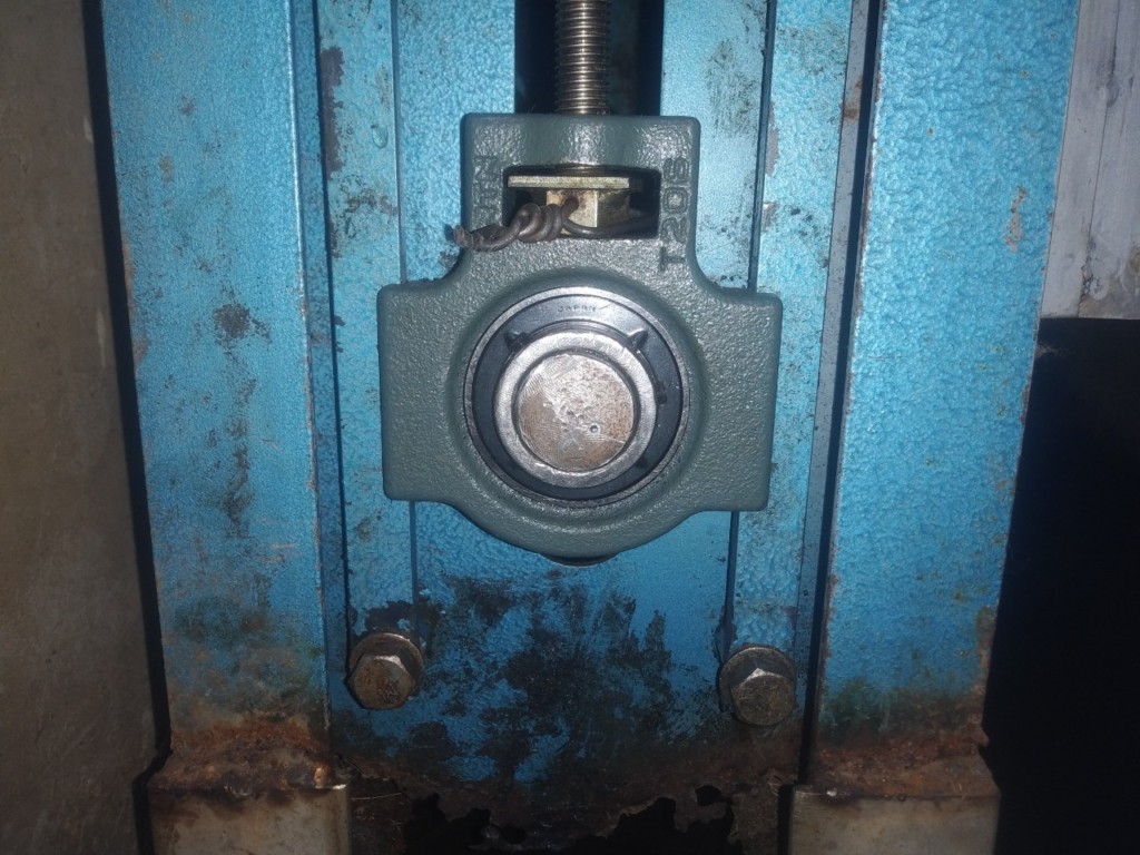 縦コンベアーベアリング交換工事