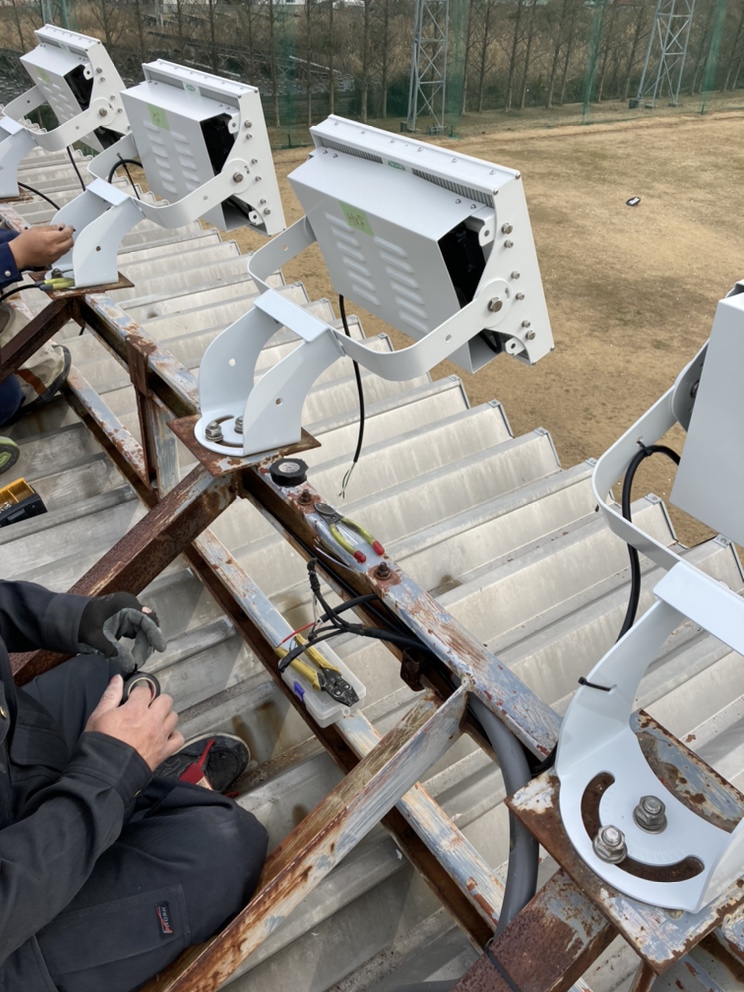 LED投光器交換工事