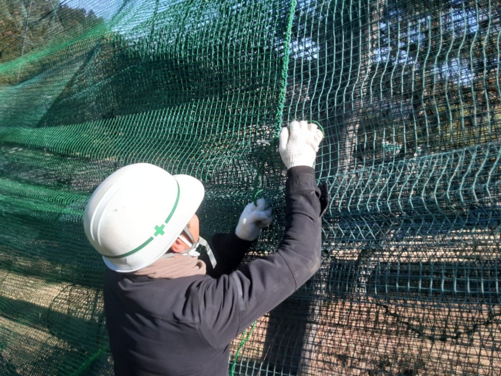 右サイドネット一部上張り工事