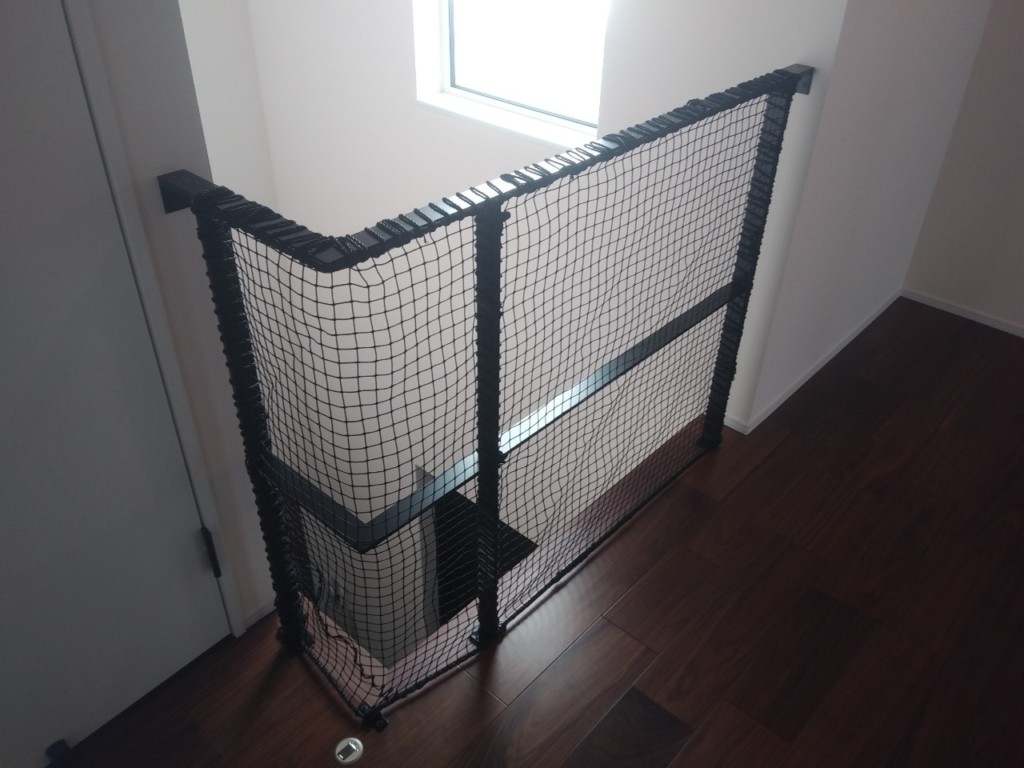 階段落下防止ネット設置工事