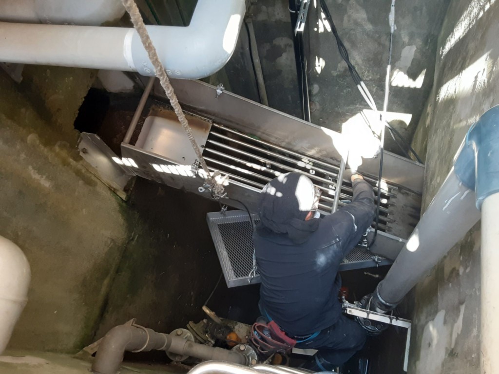 ごみ受けシュート設置工事