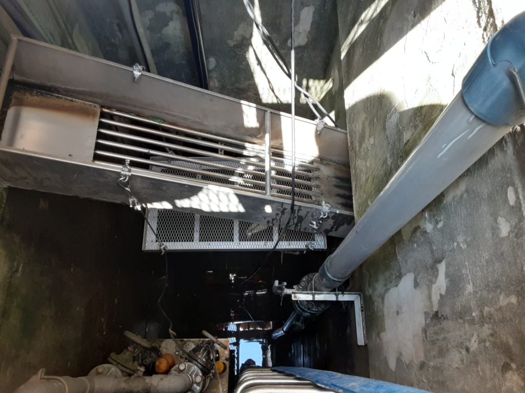 ごみ受けシュート設置工事