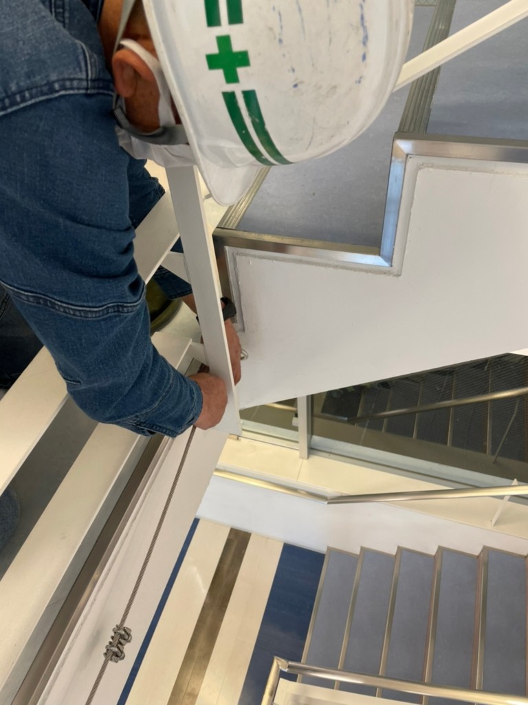 落下防止ネット設置工事