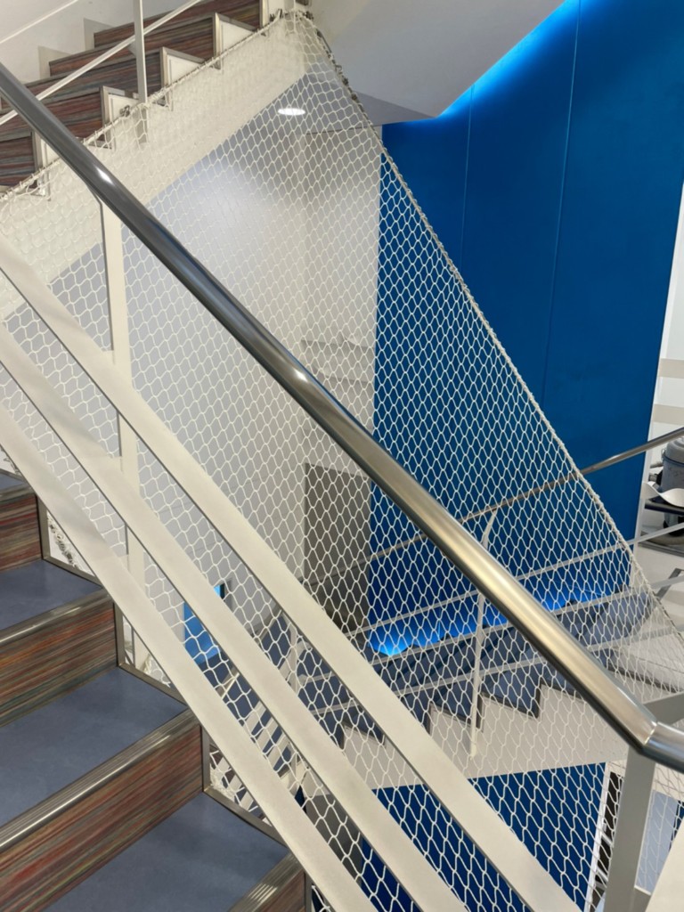 落下防止ネット設置工事