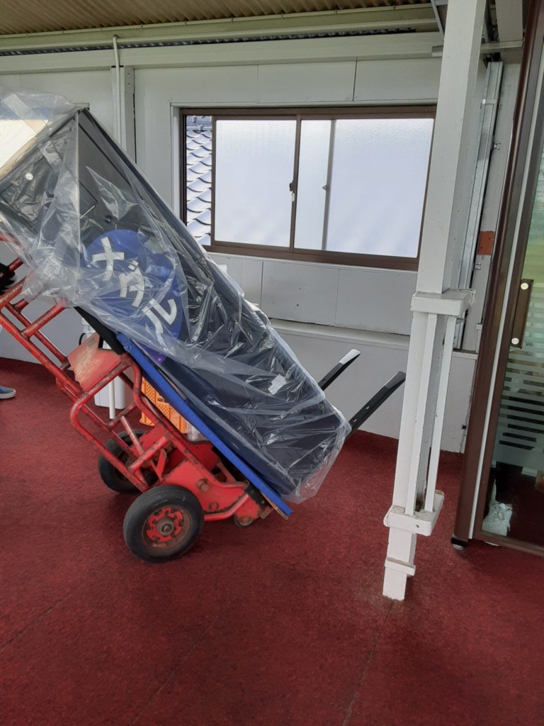 メダル貸出機・両替機設置工事