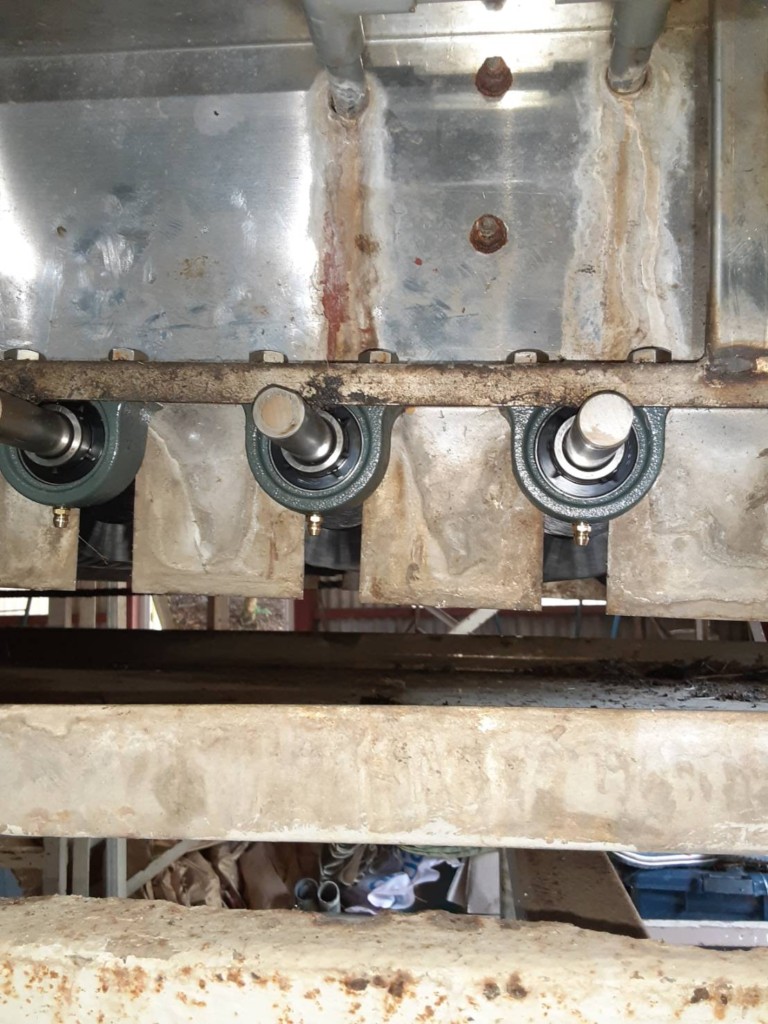 ボール洗浄機ブラシ交換工事