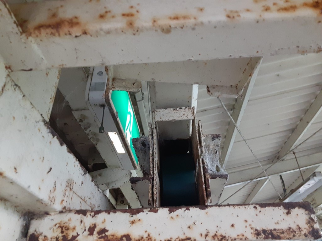 水平ベルト交換工事