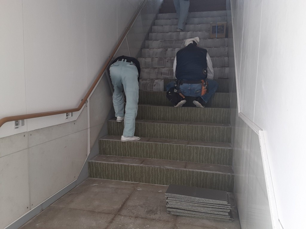 タイルカーペット貼替工事