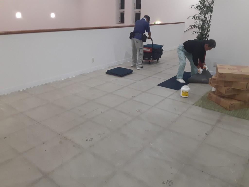 タイルカーペット貼替工事