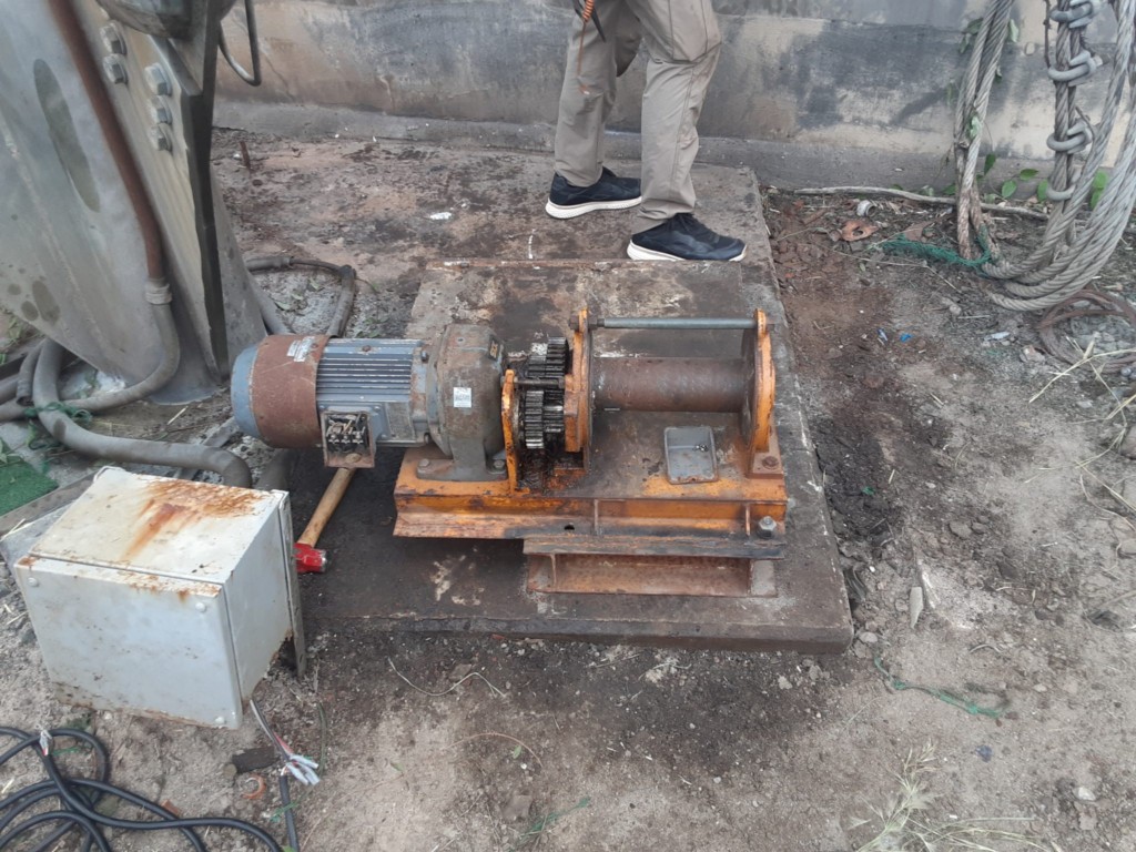 電動ウインチ復旧工事