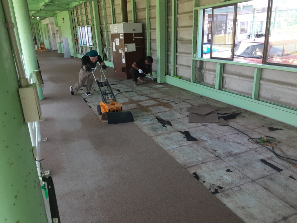 タイルカーペット貼替工事
