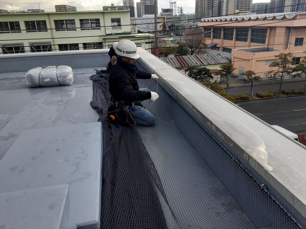 外壁剥落防止ネット設置工事