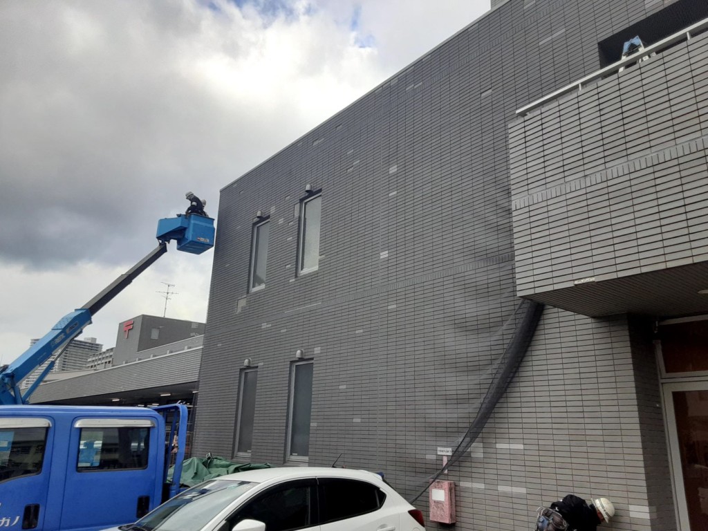 外壁剥落防止ネット設置工事