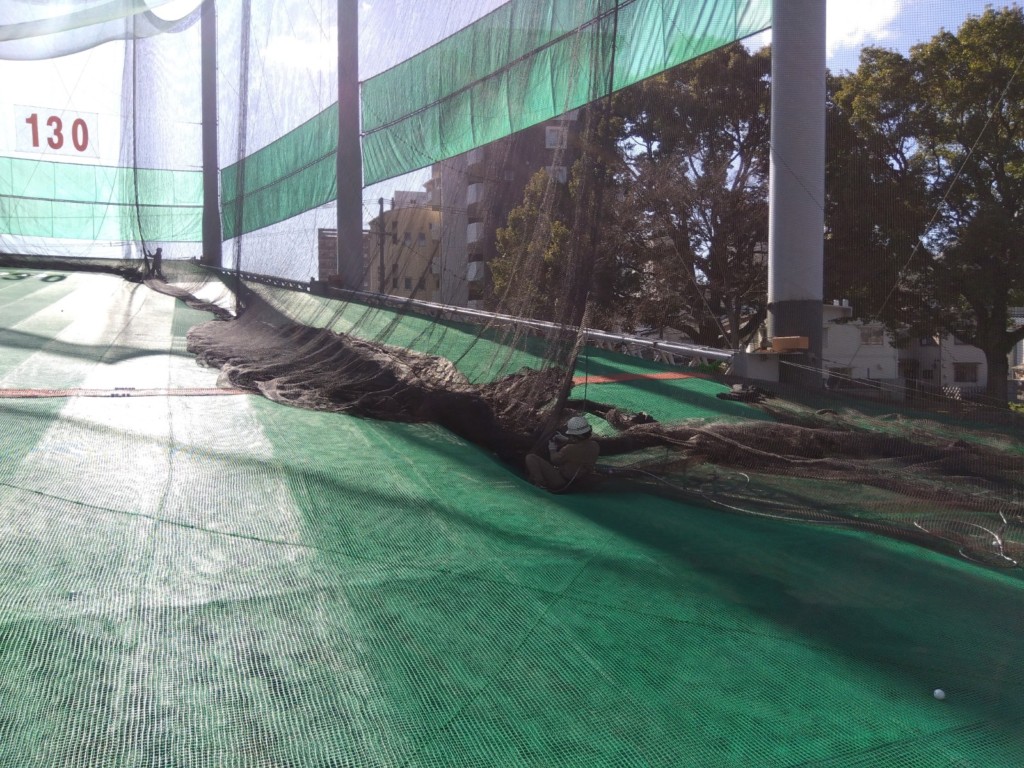 正面及び右サイドネット張替工事