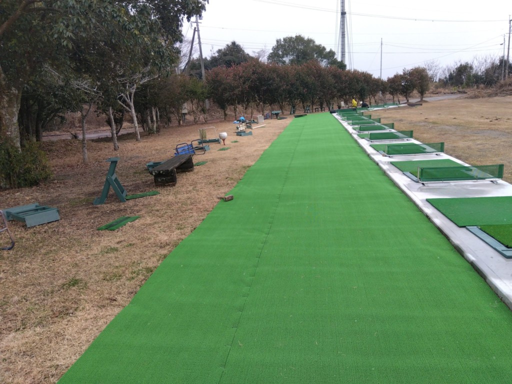 練習場打席廻り人工芝貼り工事