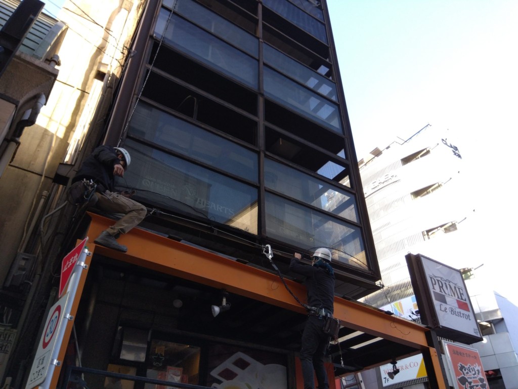 外壁剥落防止ネット設置工事