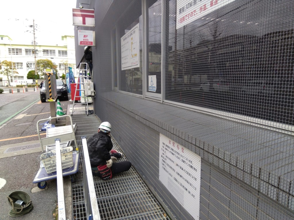 外壁剥落防止ネット設置工事