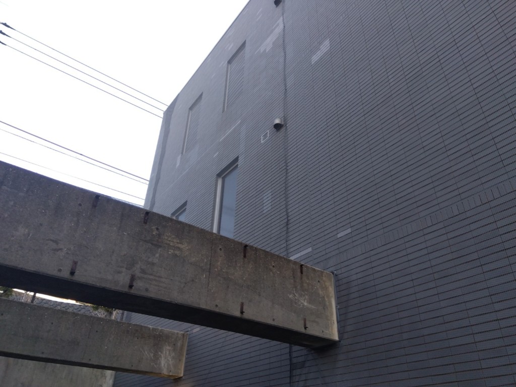 外壁剝落防止ネット設置工事