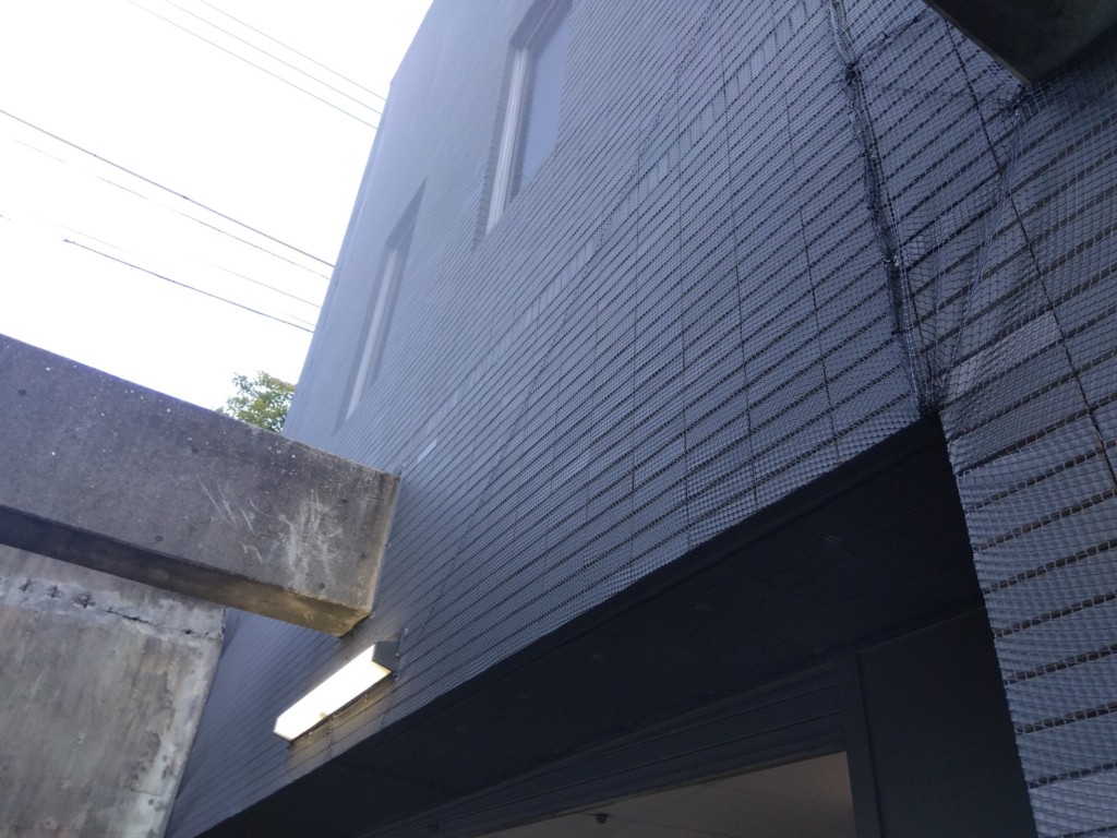 外壁剝落防止ネット設置工事