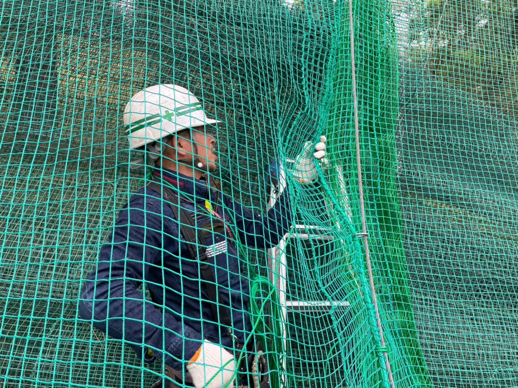 正面ネット追加張り工事