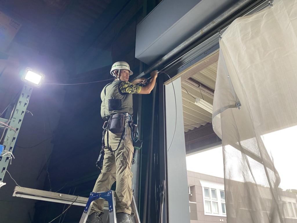 倉庫内防虫ネット設置工事