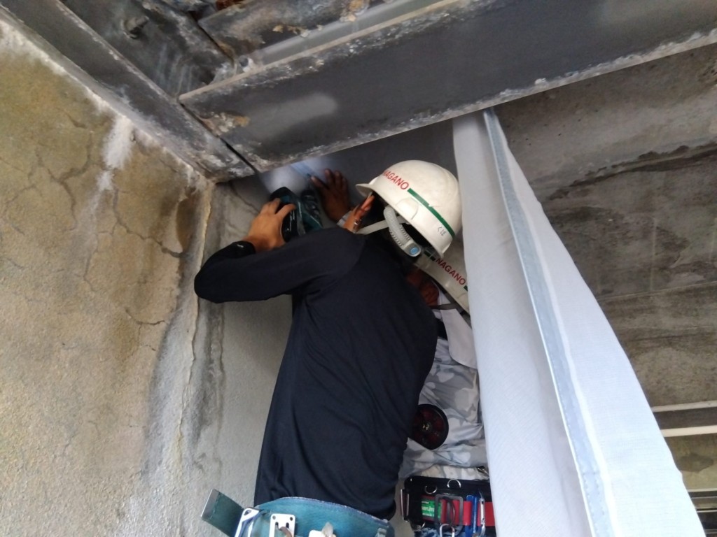 コンクリート剝落防止ネット設置工事