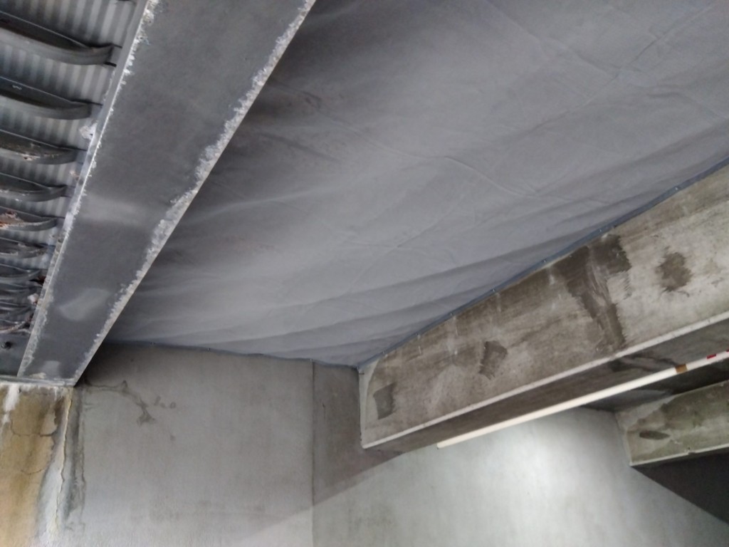 コンクリート剝落防止ネット設置工事