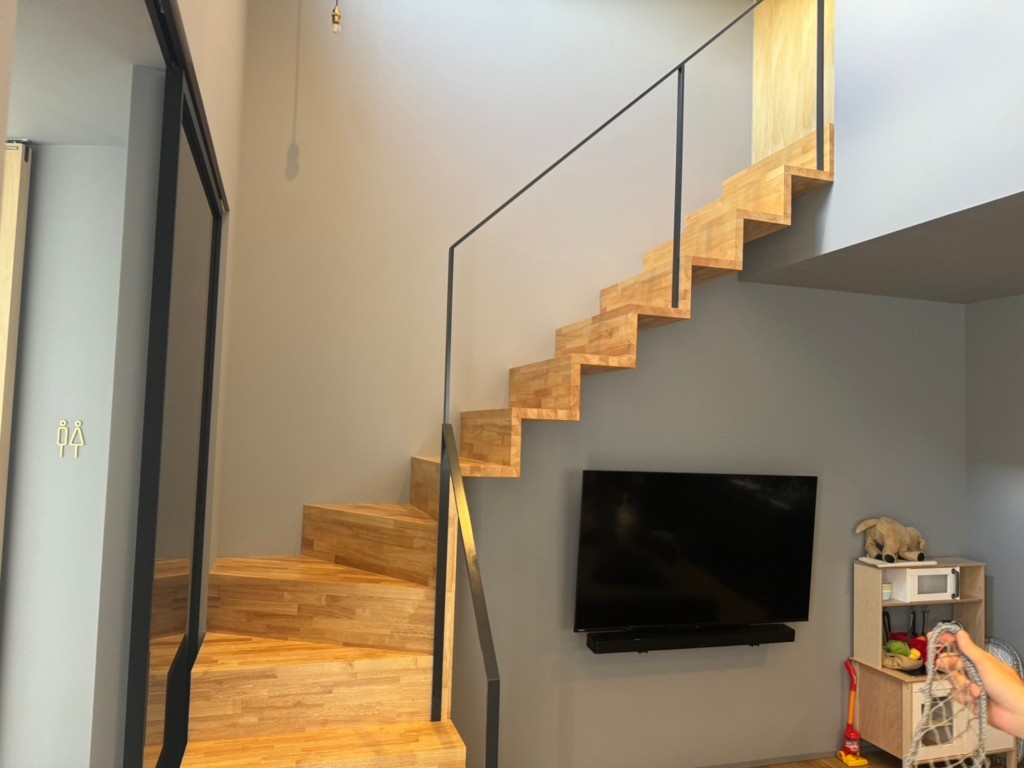 階段落下防止ネット設置工事