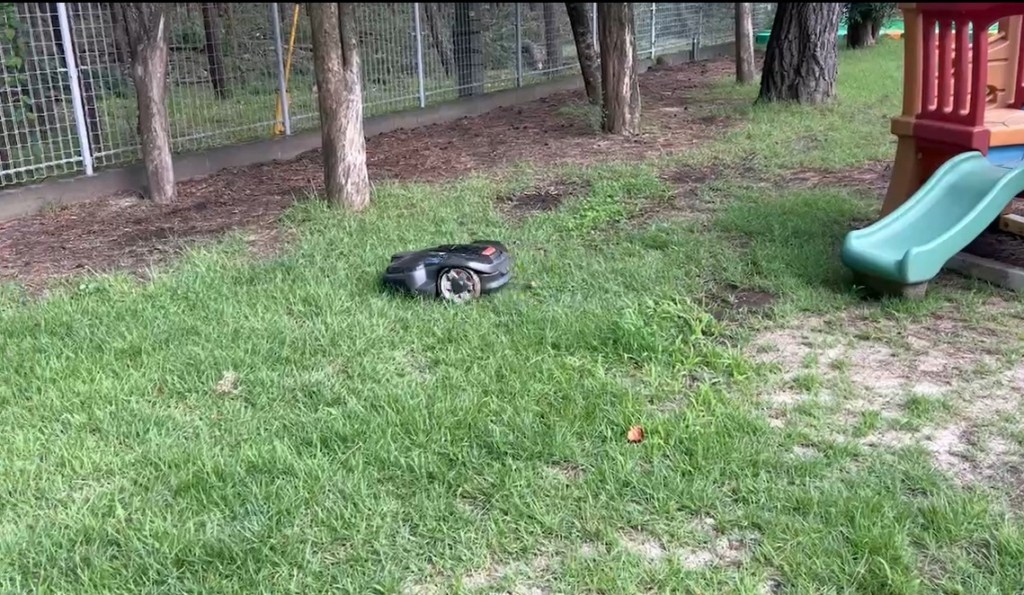 ロボット草刈り機の納品