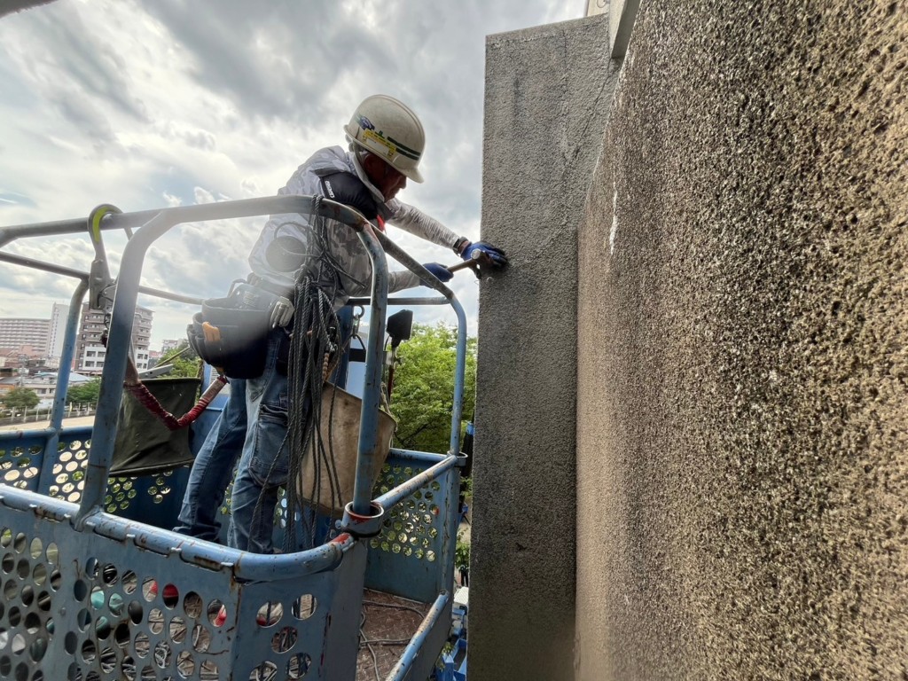 外壁剥落防止ネット設置工事