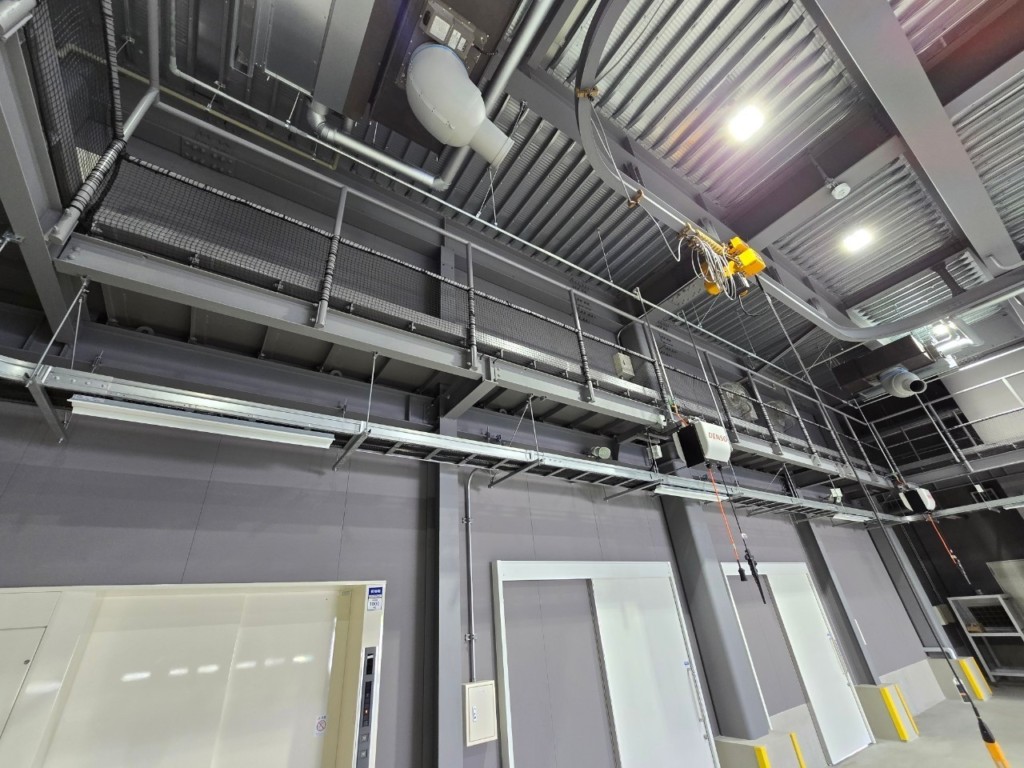 落下防止ネット設置工事