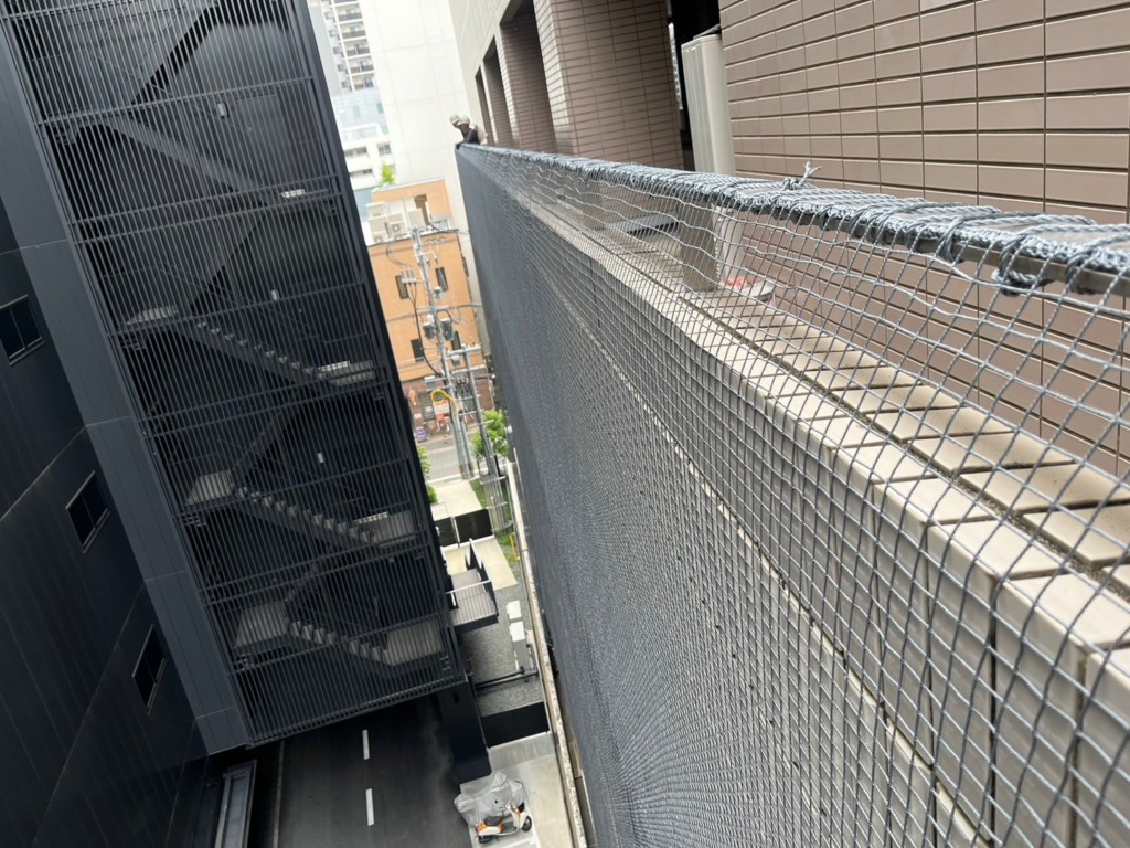 外壁剥落防止ネット設置工事