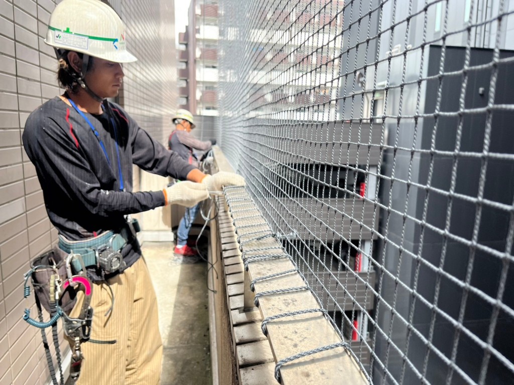 外壁剥落防止ネット設置工事