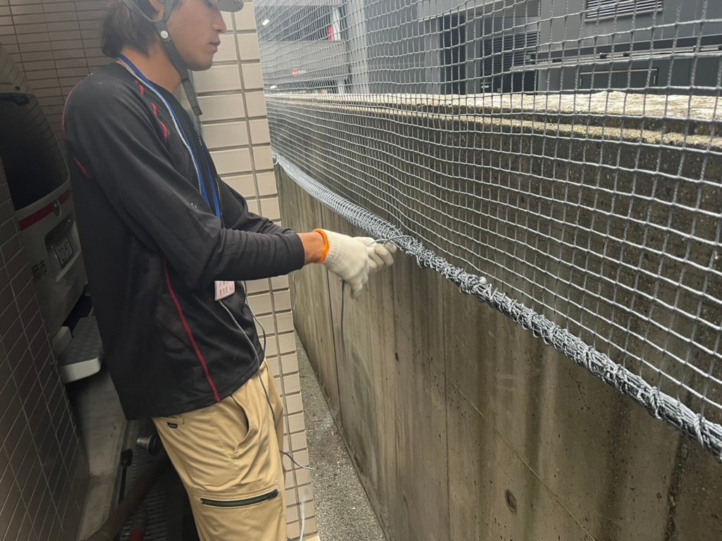 外壁剥落防止ネット設置工事