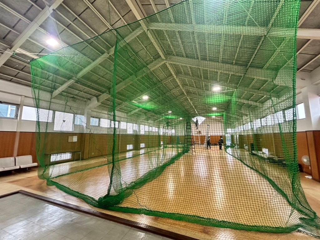 ソフトボール用室内練習場ネット設置工事