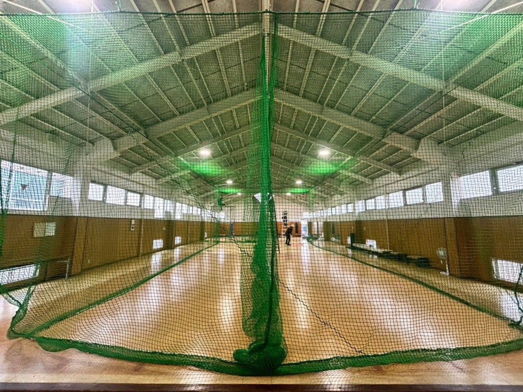 ソフトボール用室内練習場ネット設置工事