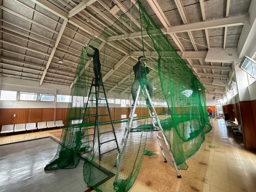 ソフトボール用室内練習場ネット設置工事